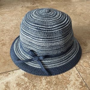 Women’s cloche straw bucket beach hat